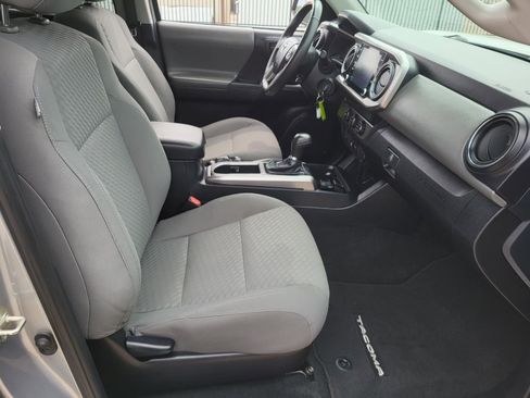 Used 2020 Toyota Tacoma SR5 RWD image 16