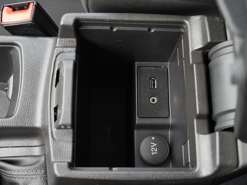 Used 2016 Ford Focus SE w/ SE Cold Weather Package FWD image 43