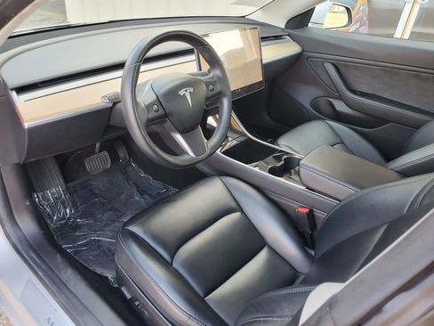 Used 2018 Tesla Model 3 Long Range RWD image 4