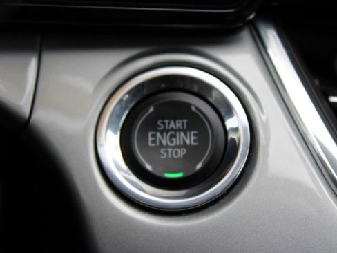 Used 2025 Chevrolet Trax LT image 36