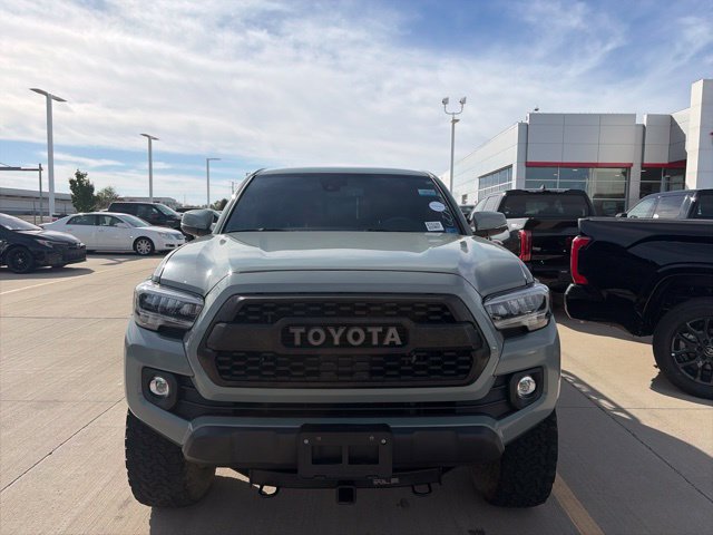 Used 2023 Toyota Tacoma TRD Off-Road w/ Technology Package AWD/4WD image 2