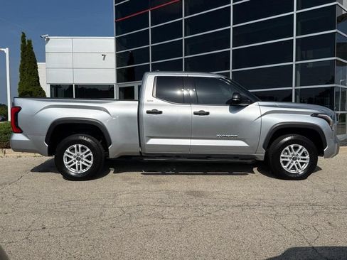 Used 2022 Toyota Tundra SR5 w/ SR5 Convenience Package AWD/4WD image 2