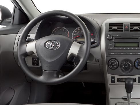 Used 2013 Toyota Corolla LE FWD image 6