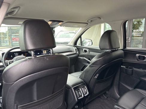 Used 2025 Kia Sorento S image 22