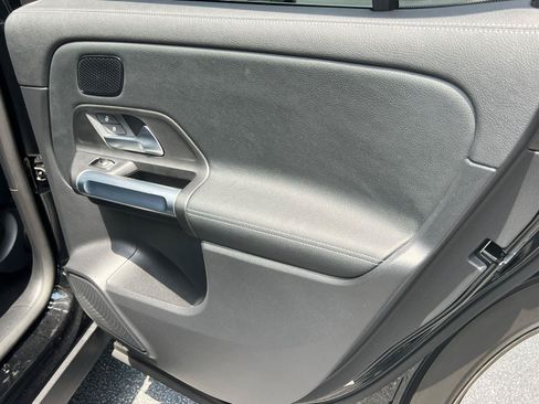 Used 2022 Mercedes-Benz EQB 300 4MATIC image 16