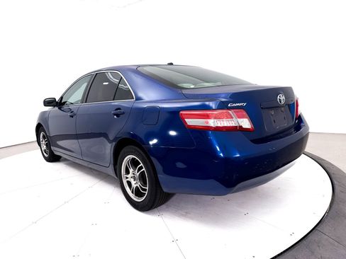 Used 2011 Toyota Camry LE FWD image 2