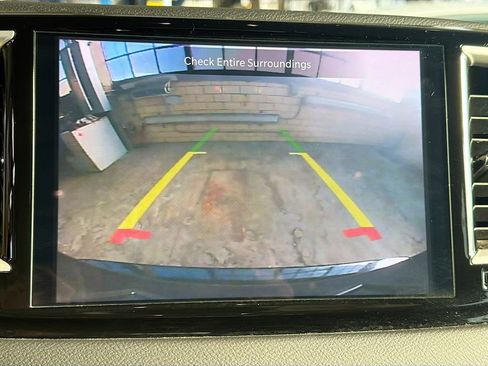 Used 2023 Chrysler Pacifica Touring-L image 13