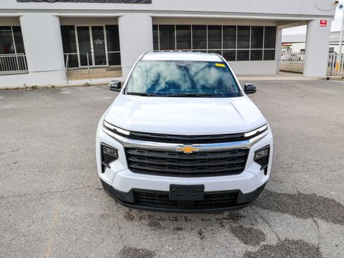Used 2024 Chevrolet Traverse LS image 4
