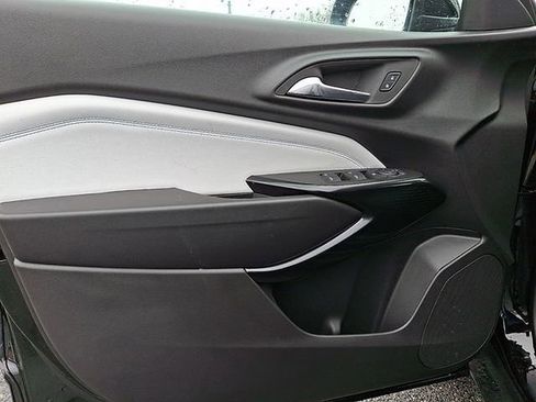 New 2026 Chevrolet Trax LT w/ Driver Confidence Package image 8