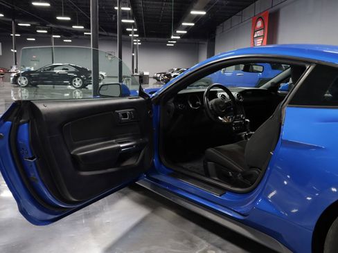 Used 2019 Ford Mustang Coupe RWD image 9