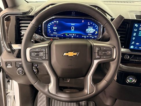Used 2023 Chevrolet Silverado 1500 LT image 17