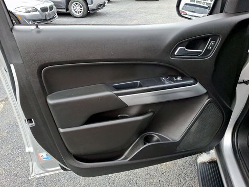 Used 2017 Chevrolet Colorado LT AWD/4WD image 10