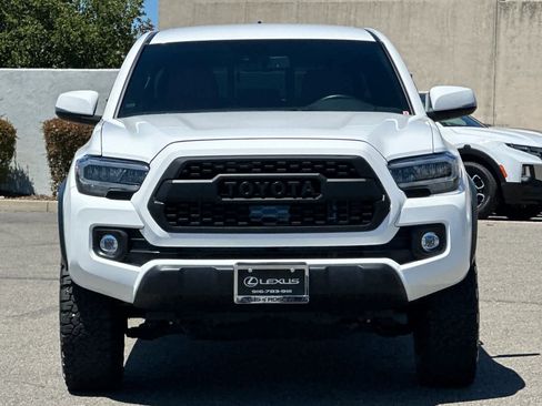Used 2023 Toyota Tacoma TRD Off-Road w/ Technology Package AWD/4WD image 10