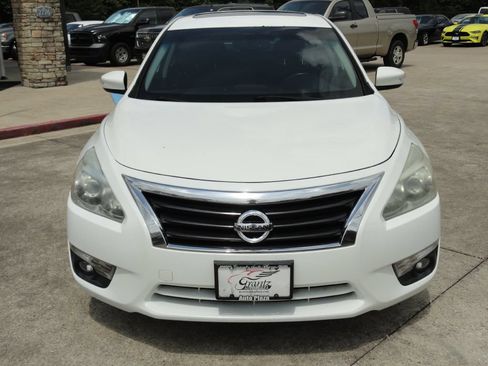 Used 2015 Nissan Altima 2.5 SV w/ Convenience Package FWD image 2