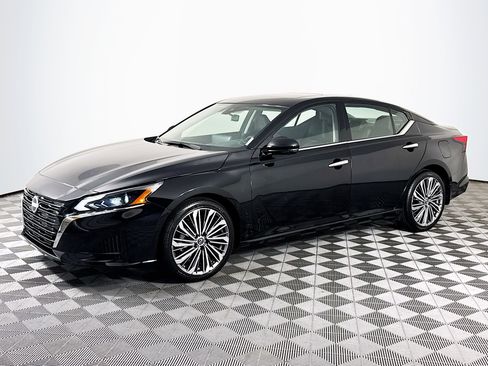 Used 2025 Nissan Altima 2.5 SL image 10