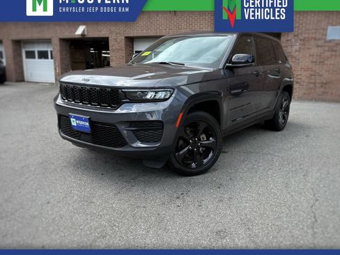 Used 2023 Jeep Grand Cherokee Altitude AWD/4WD image 1