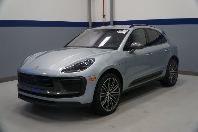 Certified 2026 Porsche Macan AWD/4WD image 1