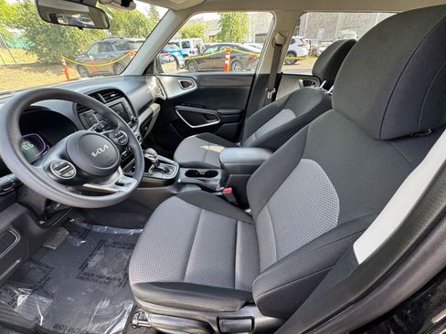 Used 2025 Kia Soul LX w/ LX Technology Package image 24