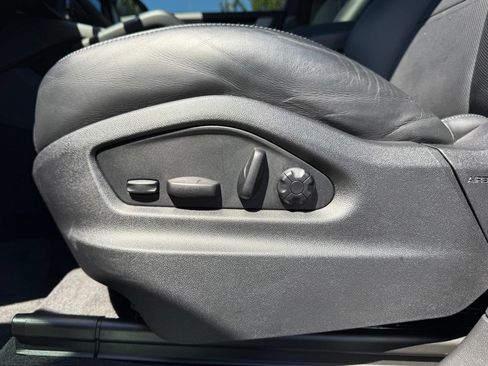 Certified 2024 Porsche Cayenne Coupe AWD/4WD image 29