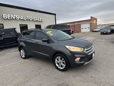 Used 2018 Ford Escape SE image 4