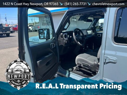 Used 2024 Jeep Wrangler Unlimited AWD/4WD image 12