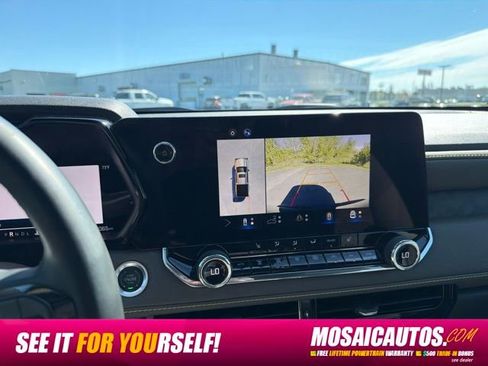 Used 2024 Chevrolet Colorado ZR2 w/ Technology Package AWD/4WD image 27