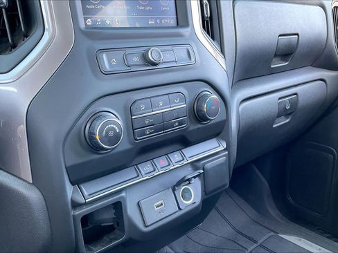 Used 2020 Chevrolet Silverado 1500 Custom w/ Custom Value Package AWD/4WD image 33