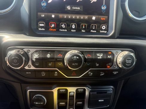 Certified 2019 Jeep Wrangler Unlimited Sahara AWD/4WD image 28