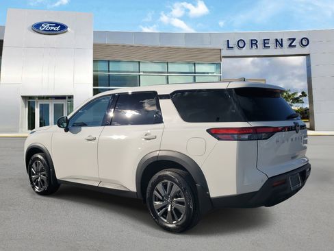 Used 2024 Nissan Pathfinder S image 7