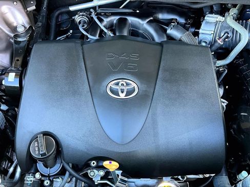 Used 2017 Toyota Highlander XLE image 32