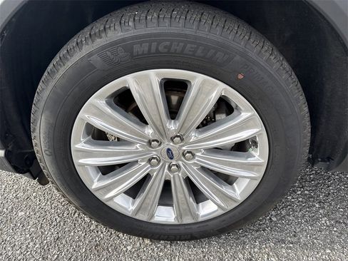 Used 2025 Ford Explorer Platinum w/ LUX Leather Package image 11