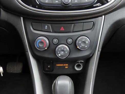 Used 2018 Chevrolet Trax LS image 20