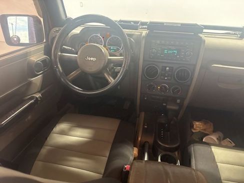 Used 2007 Jeep Wrangler Unlimited Sahara w/ Dual Top Group RWD image 18