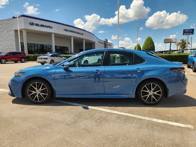 Used 2024 Toyota Camry SE w/ Cold Weather Package FWD image 4