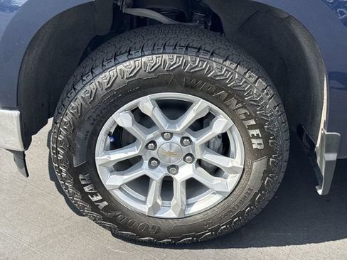 Used 2022 Chevrolet Silverado 1500 LT AWD/4WD image 31