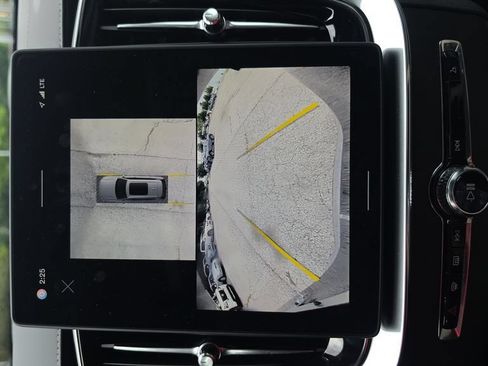 Used 2025 Volvo XC90 B6 Plus AWD/4WD image 21