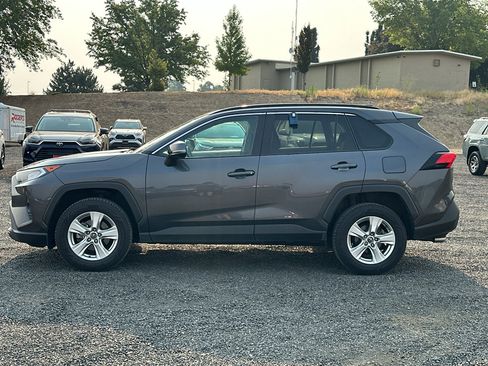 Certified 2020 Toyota RAV4 XLE w/ XLE Grade Weather Package AWD/4WD image 4