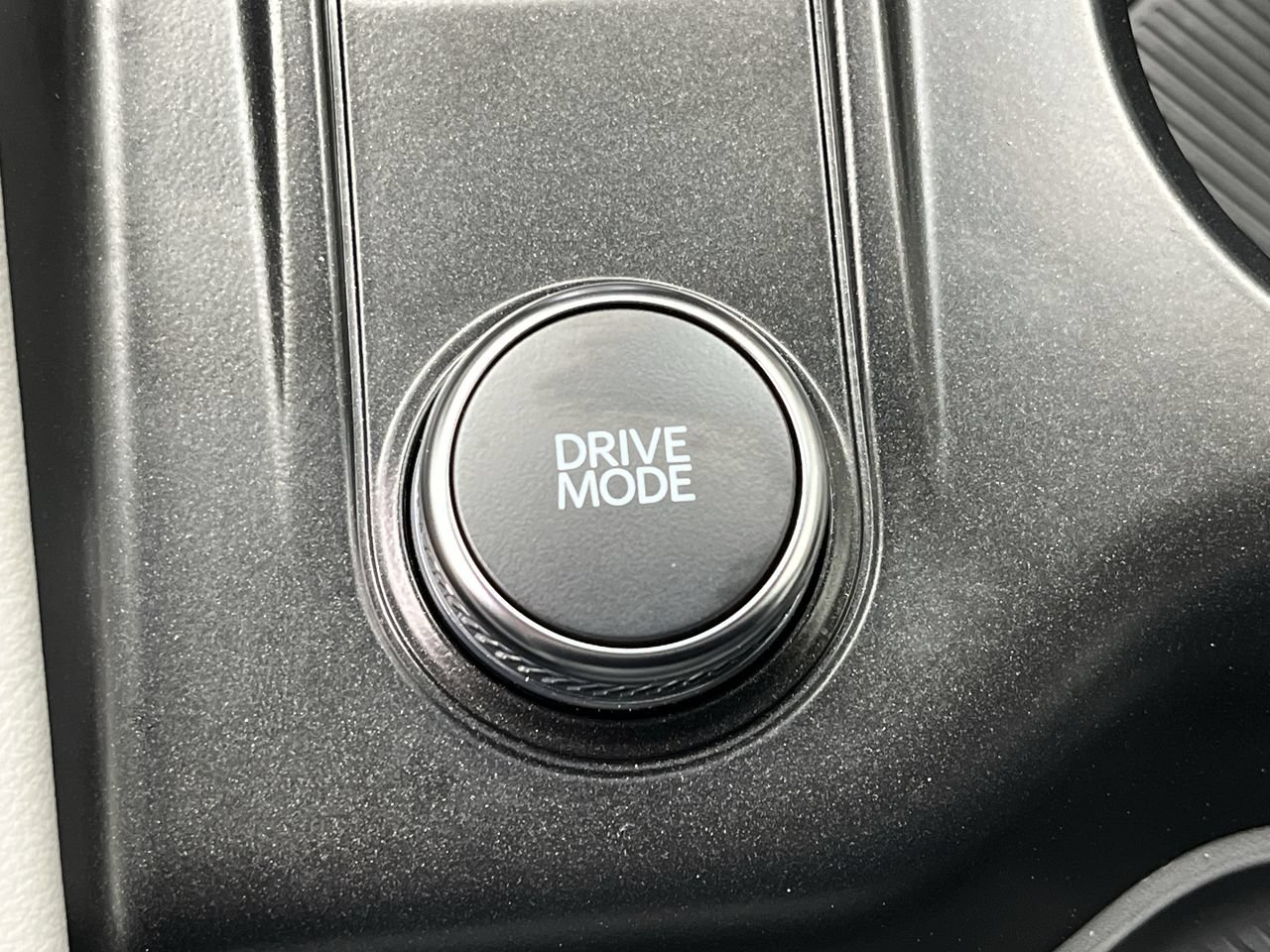 Used 2026 Ford Explorer Active w/ Active Comfort Package AWD/4WD image 18