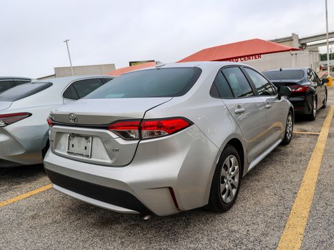 Used 2021 Toyota Corolla LE FWD image 7