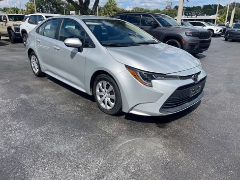 Used 2025 Toyota Corolla LE FWD image 7