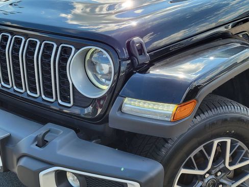 Used 2025 Jeep Wrangler Unlimited Sahara AWD/4WD image 10