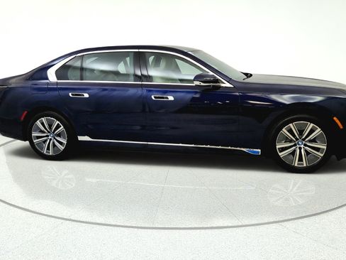 Used 2023 BMW i7 xDrive60 w/ Executive Package 2 AWD/4WD image 8