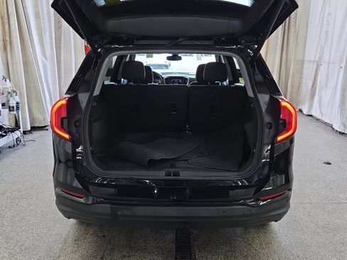 Used 2024 GMC Terrain SLE w/ Driver Convenience Package FWD image 12