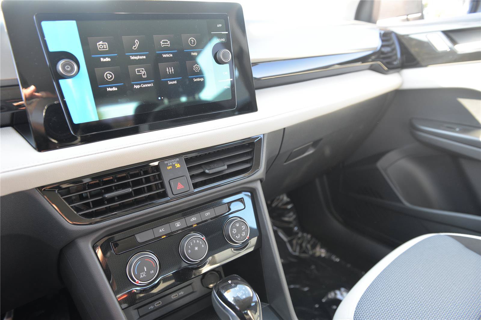 New 2027 Volkswagen Jetta SE FWD image 25