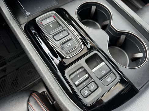 Used 2024 Honda Pilot TrailSport image 16