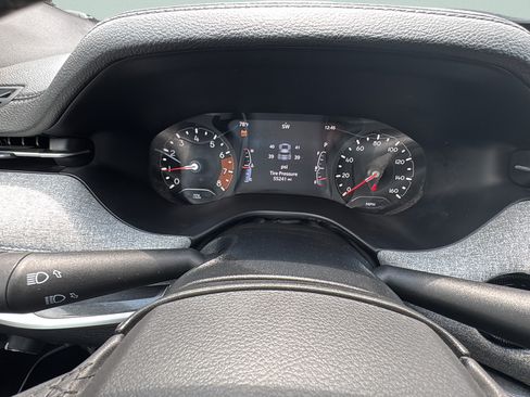 Used 2024 Jeep Compass Latitude w/ Altitude Special Edition AWD/4WD image 13