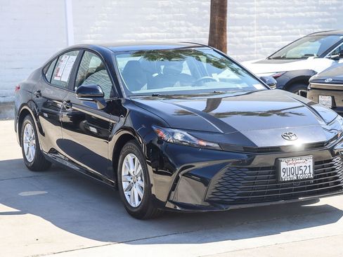 Used 2025 Toyota Camry LE FWD image 3