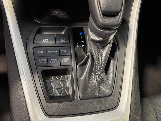 Used 2025 Toyota RAV4 XLE AWD/4WD image 14