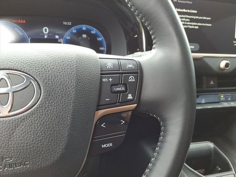 Used 2024 Toyota Crown AWD/4WD image 18
