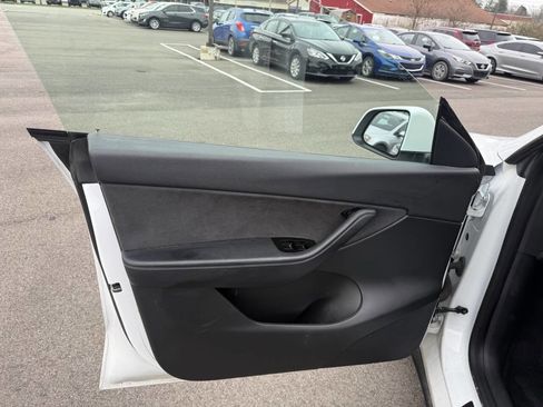 Used 2020 Tesla Model Y Long Range image 15